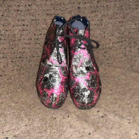 IRON FIST-Bright Light-Pink Satin Black Skull-Wedge Booties-Sz 6.5-Excellent - Picture 3 of 7